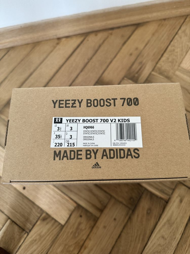 YEEZY Boost 700 V2 Static 35 1/2 eu