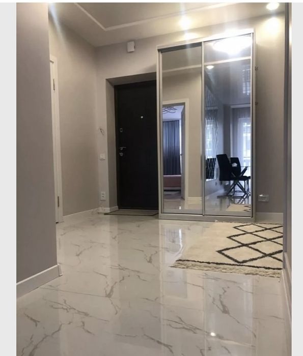 Сучасна квартира подобово, вільна, власник.