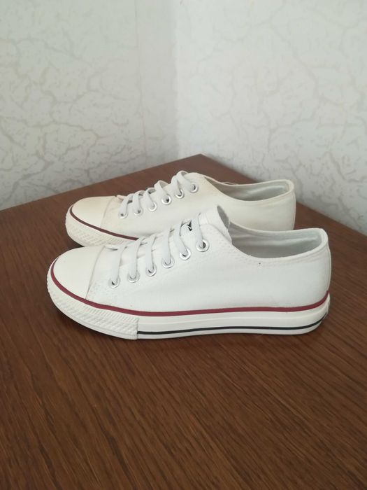 Кеди новi бiлого кольору 35 p