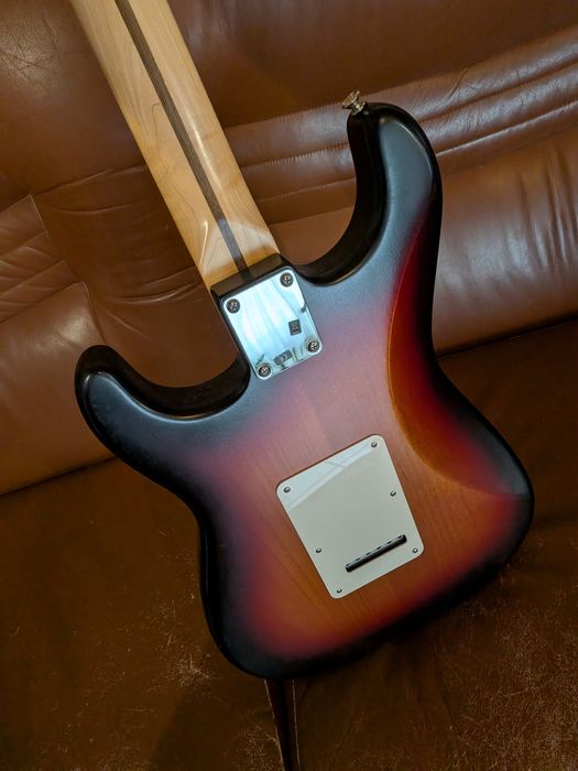 Guitarra Eléctrica Fender Stratocaster Made In USA + Amplicador FAME