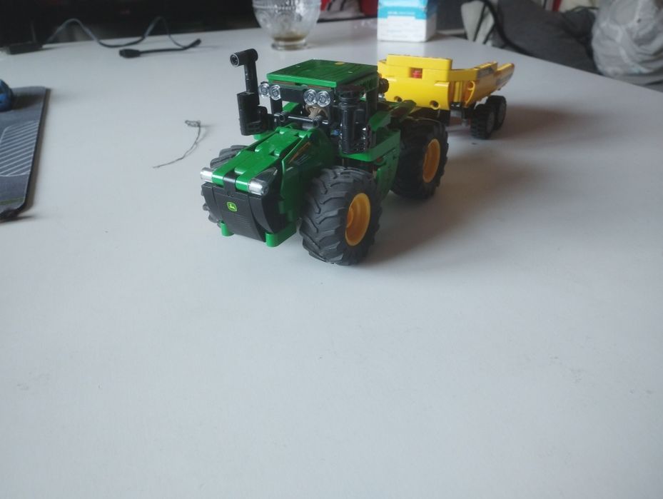 LEGO technic traktor John Deere