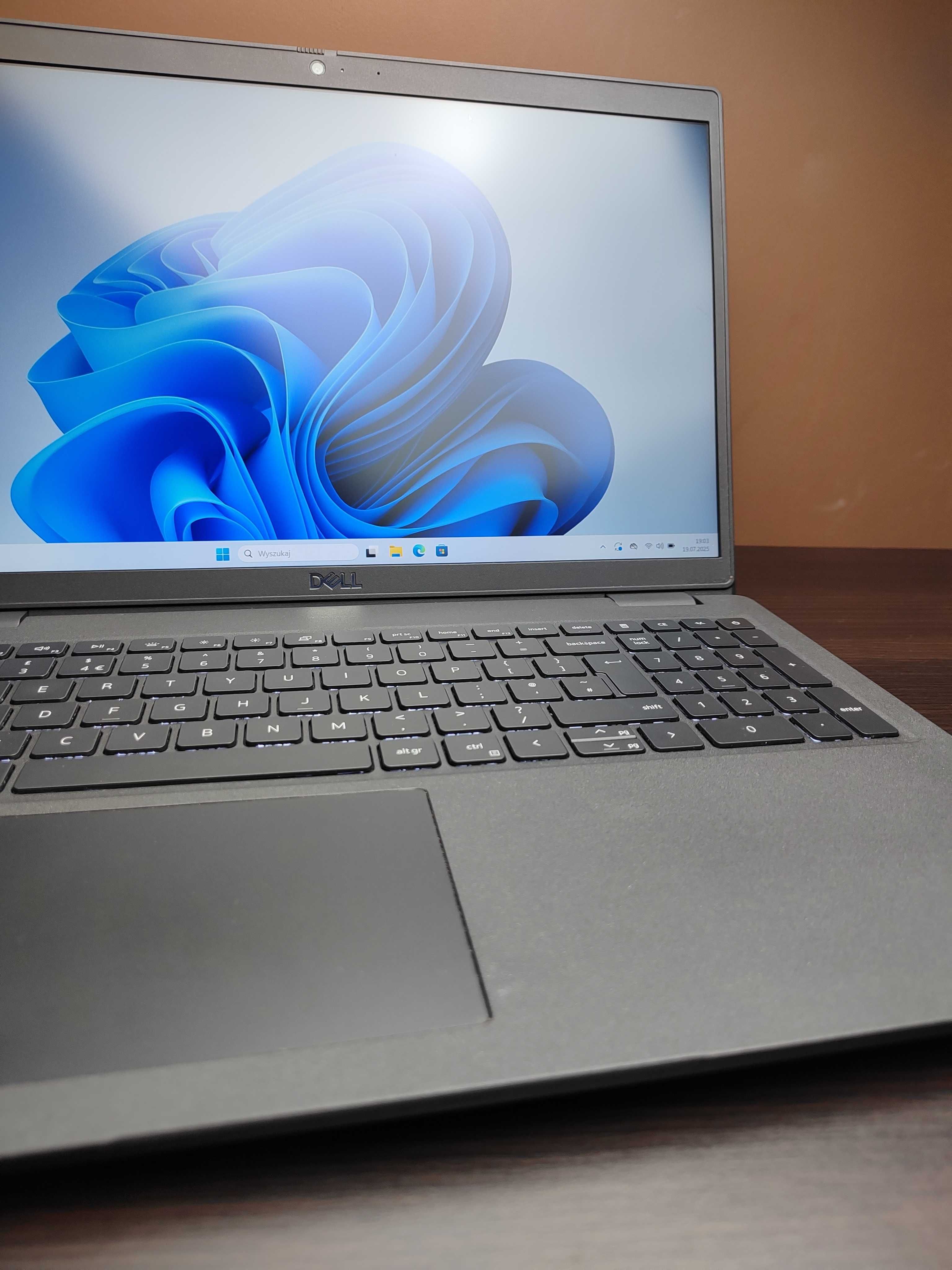 LAPTOP | Dell Latitude 3520 | 15,6" FHD | i5-11GEN | 32GB RAM | 512SSD