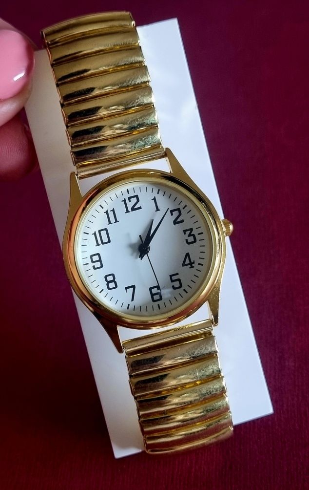 Relógio dourado, elástico, com mostrador em aço.