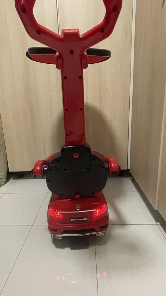 Carrinho Vermelho de empurrar mercedes Amg