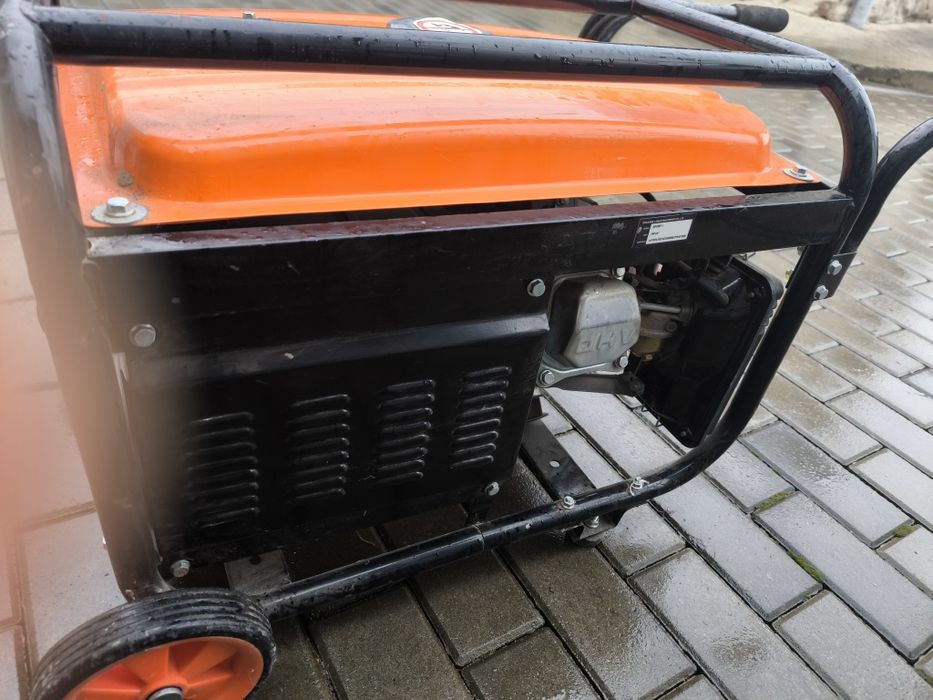 Бензиновий електрогенератор