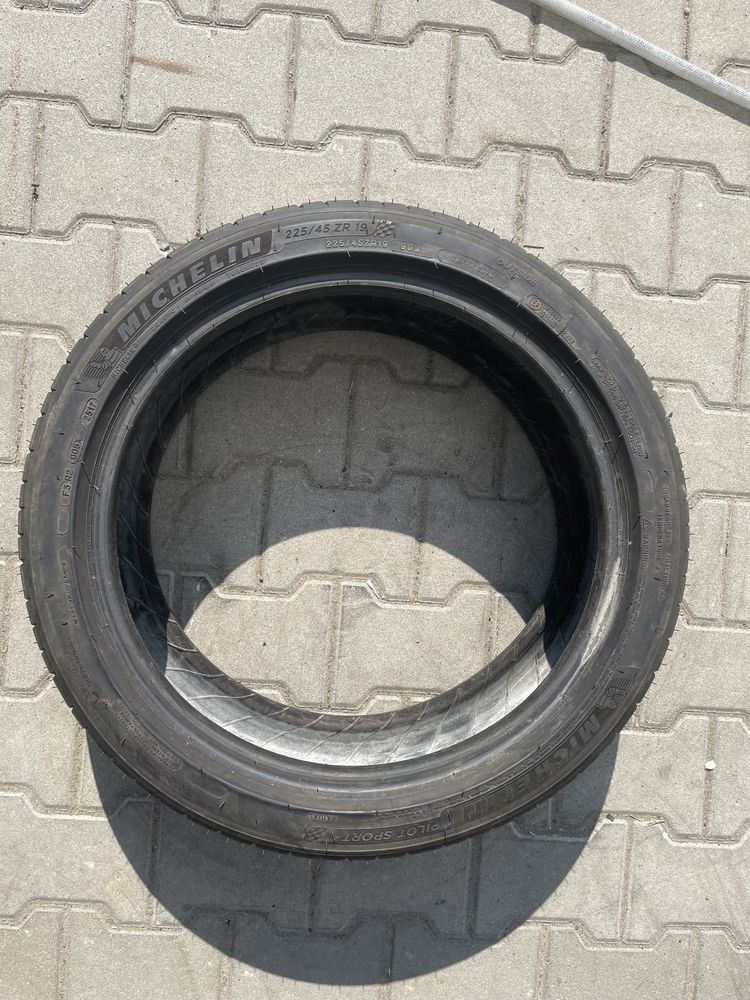 225/45/19 Michelin Pilot Sport 4 98W