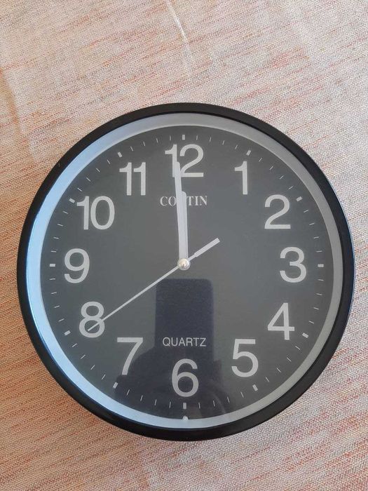 Relógio de parede circular preto