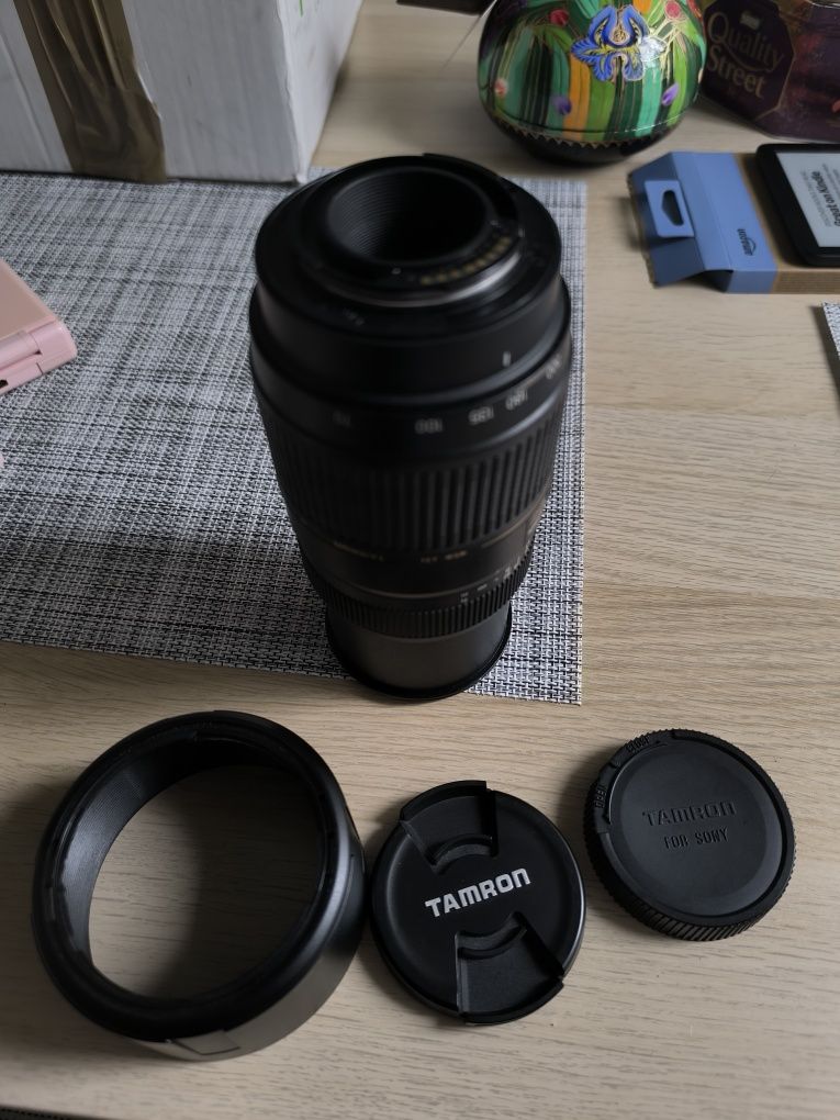 Lente TAMRON AF 70-300mm F/4-5.6 Di LD MACRO 1:2