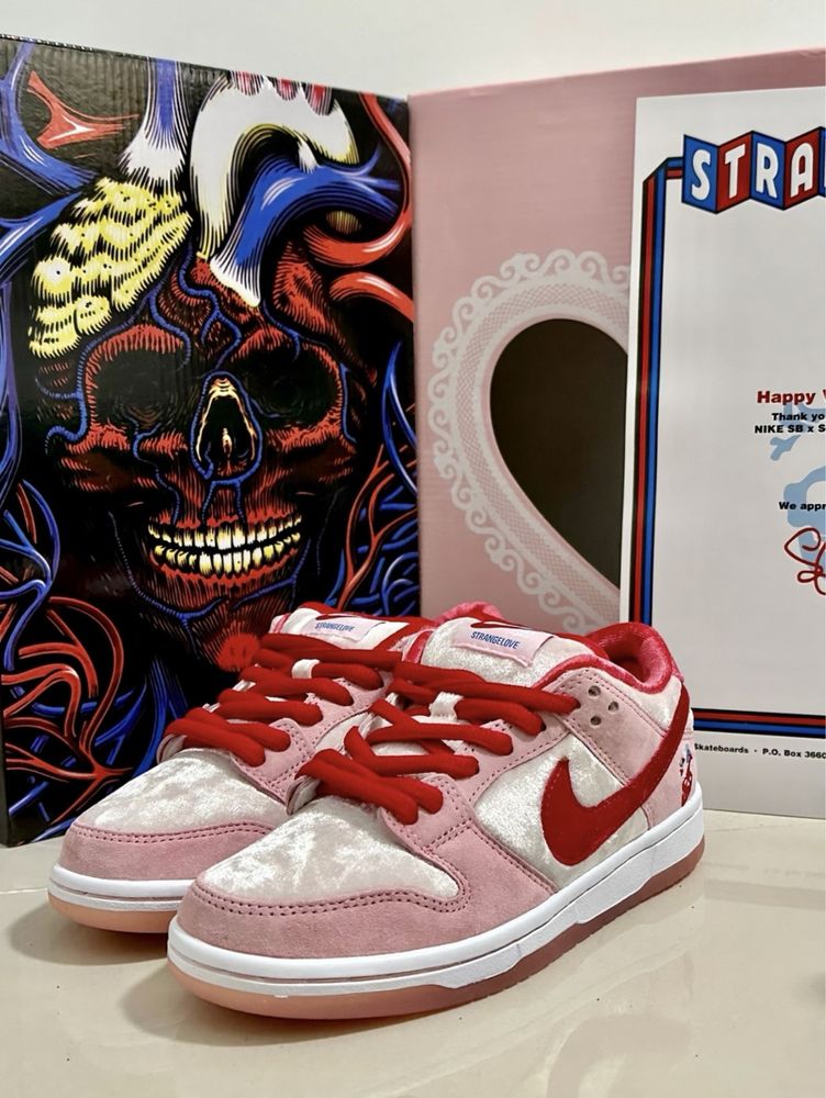 Кросівки Nike SB Dunk Low StrangeLove Skateboards Valentine's Day Найк