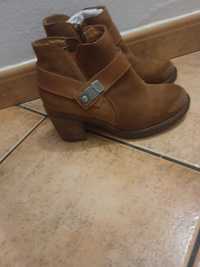 Vendo botins Seaside NOVOS Tam.35