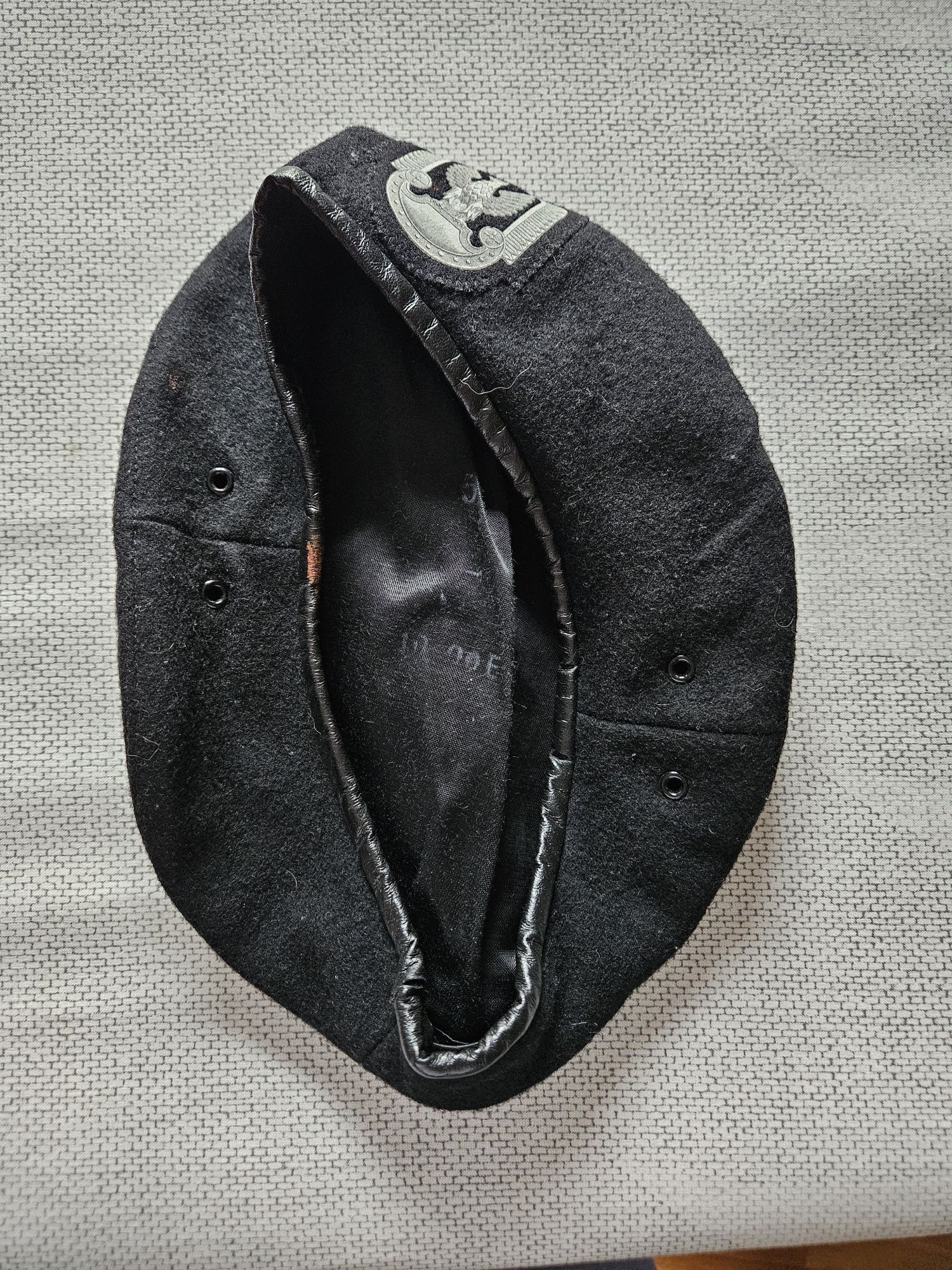 Czarny beret WP r. 56