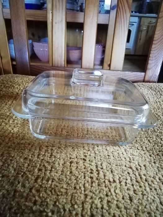 Szklana przezroczysta maselnica z pokrywką KADAX