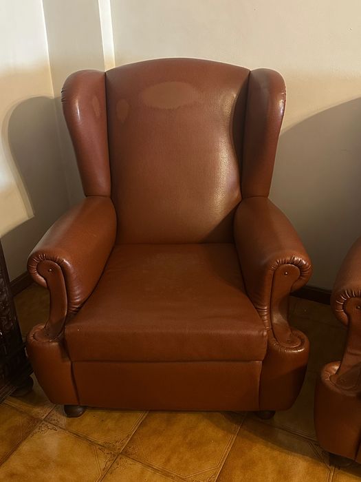 Conjunto sofás (2 lugares + poltrona)