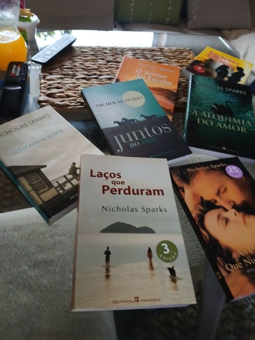Vendo livros semi novos quem gostar ler