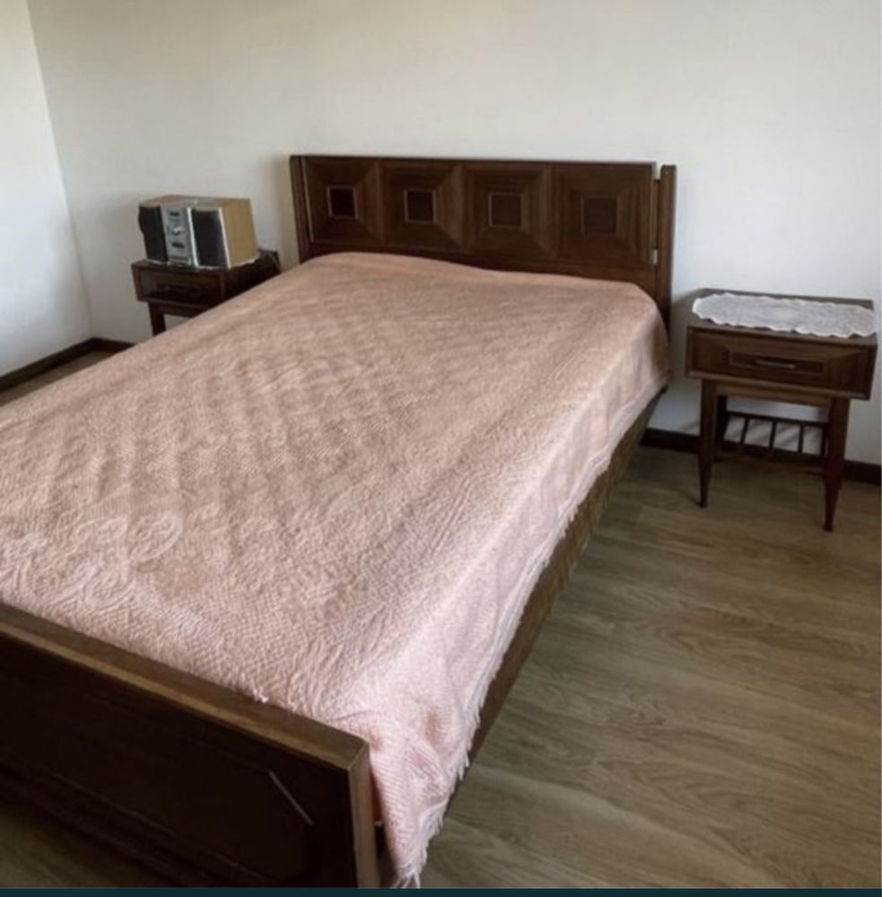 Cama casal estilo retro