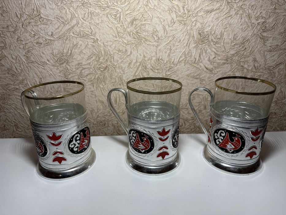 Набір радянських підсклянників зі скляними стаканами (3 шт.)