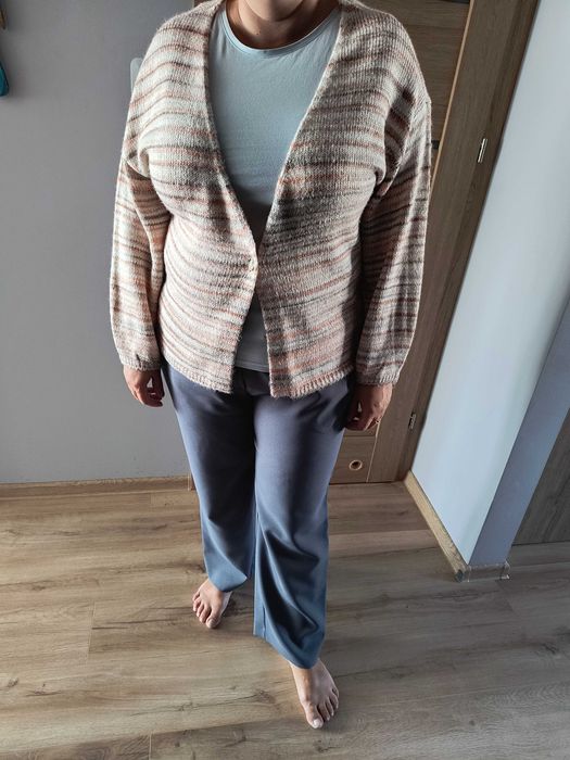 Sweter zapinany beżowy