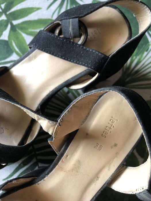 Sandália de salto alto