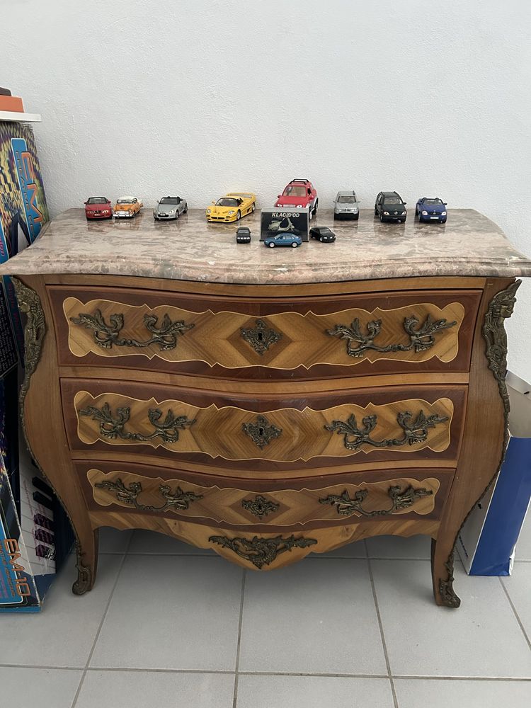 Vendo Móvel aparador, cristaleira e cómoda