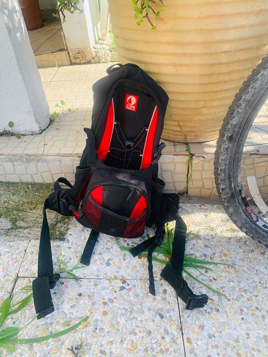 Bicicleta Giant 860 em bom estado, leve e com 28 mudancas.