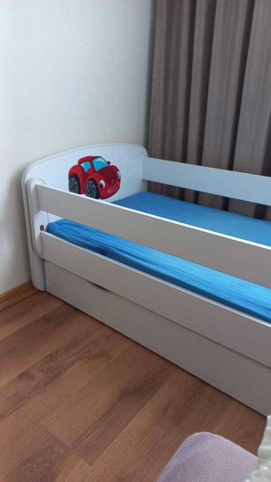 łóżko dziecięce z samohodem