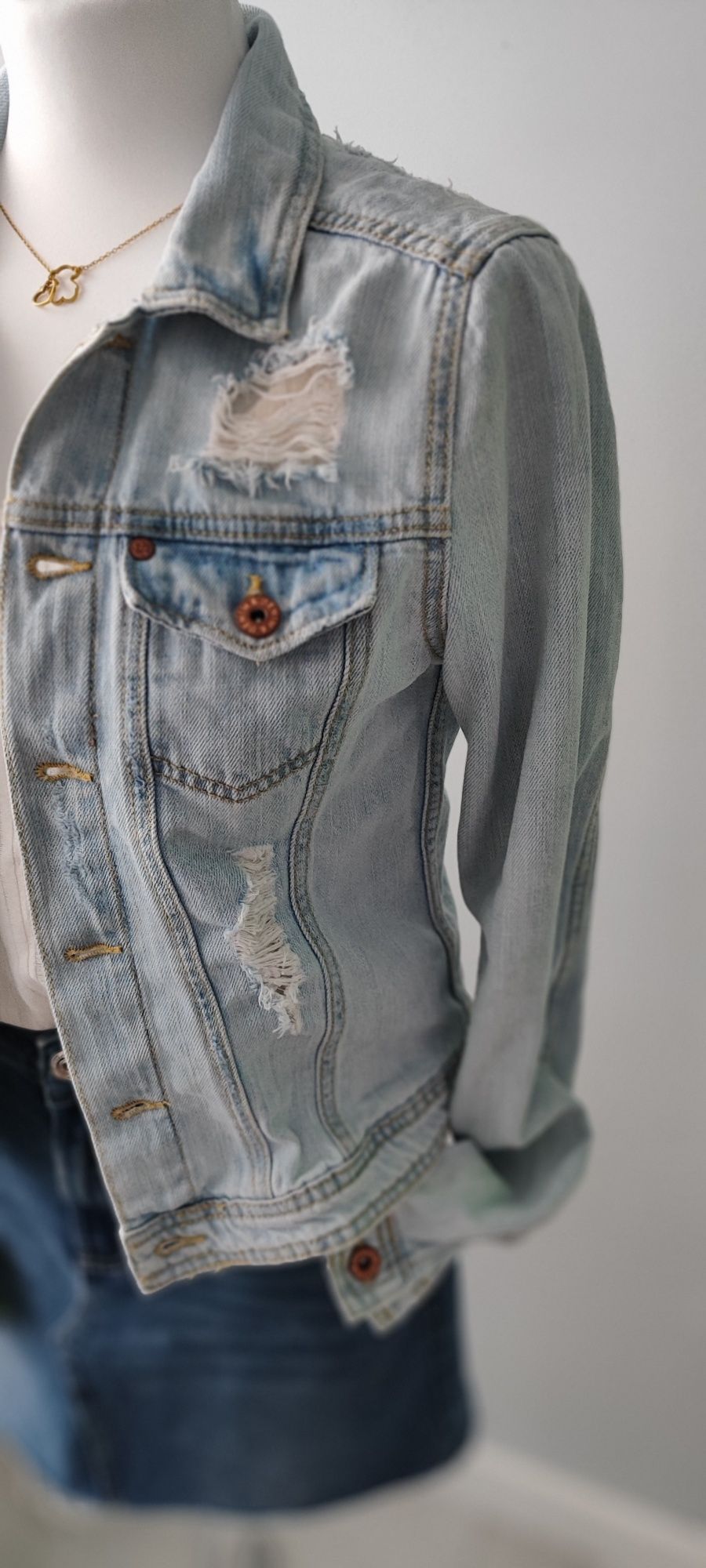 Kurtka jeansowa katana damska przetarcia H&M. 109% Bawełna. Roz. 36/38