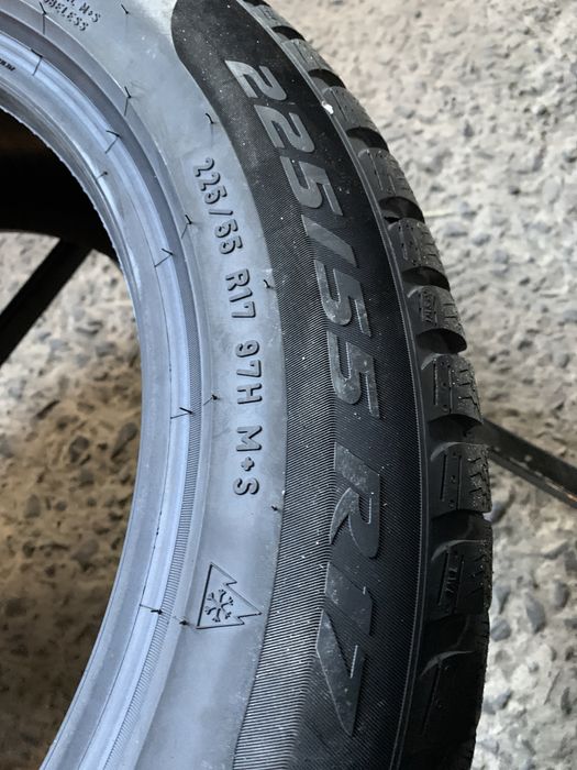 нові 225/55R17 Pirelli SOTTOZERO 3 MOE RunFlat (97H) зимові шини