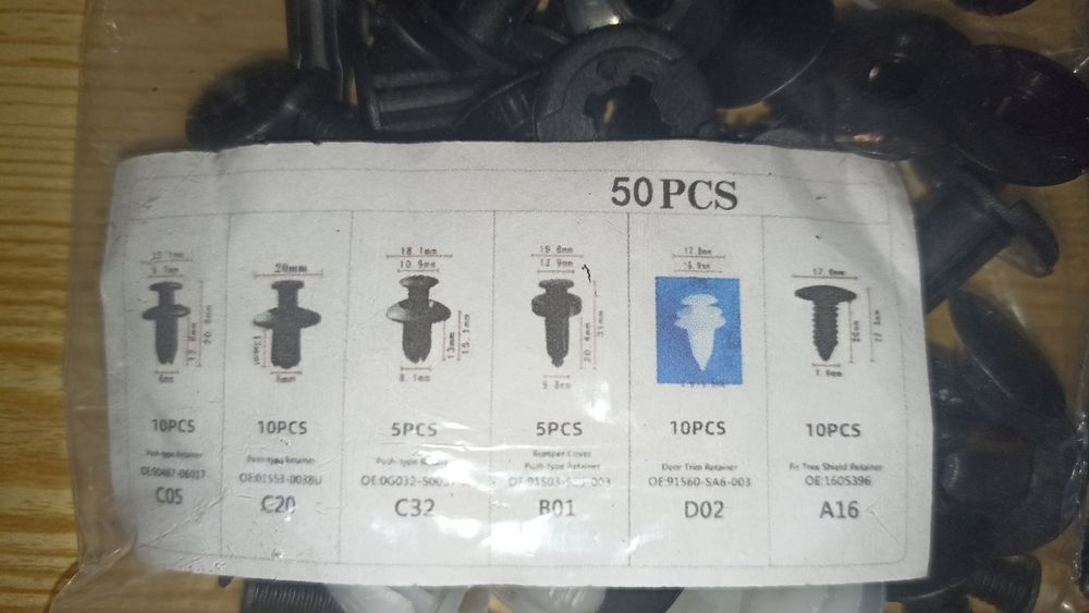 Затискачі в авто 100 шт. Клипси.