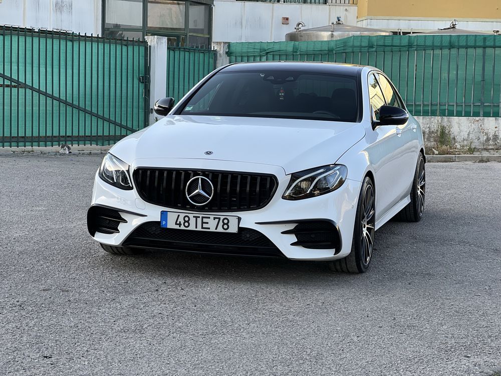 Mercedes E 350. (Retomas só por jipes)