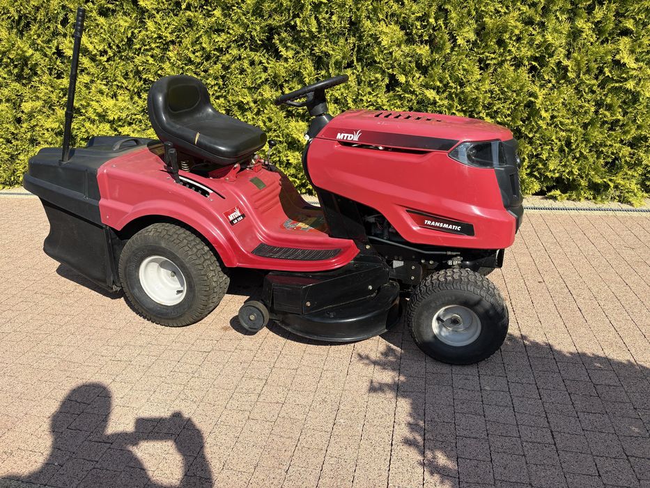 Traktorek z koszem MTD silnik B&S 13 hp.