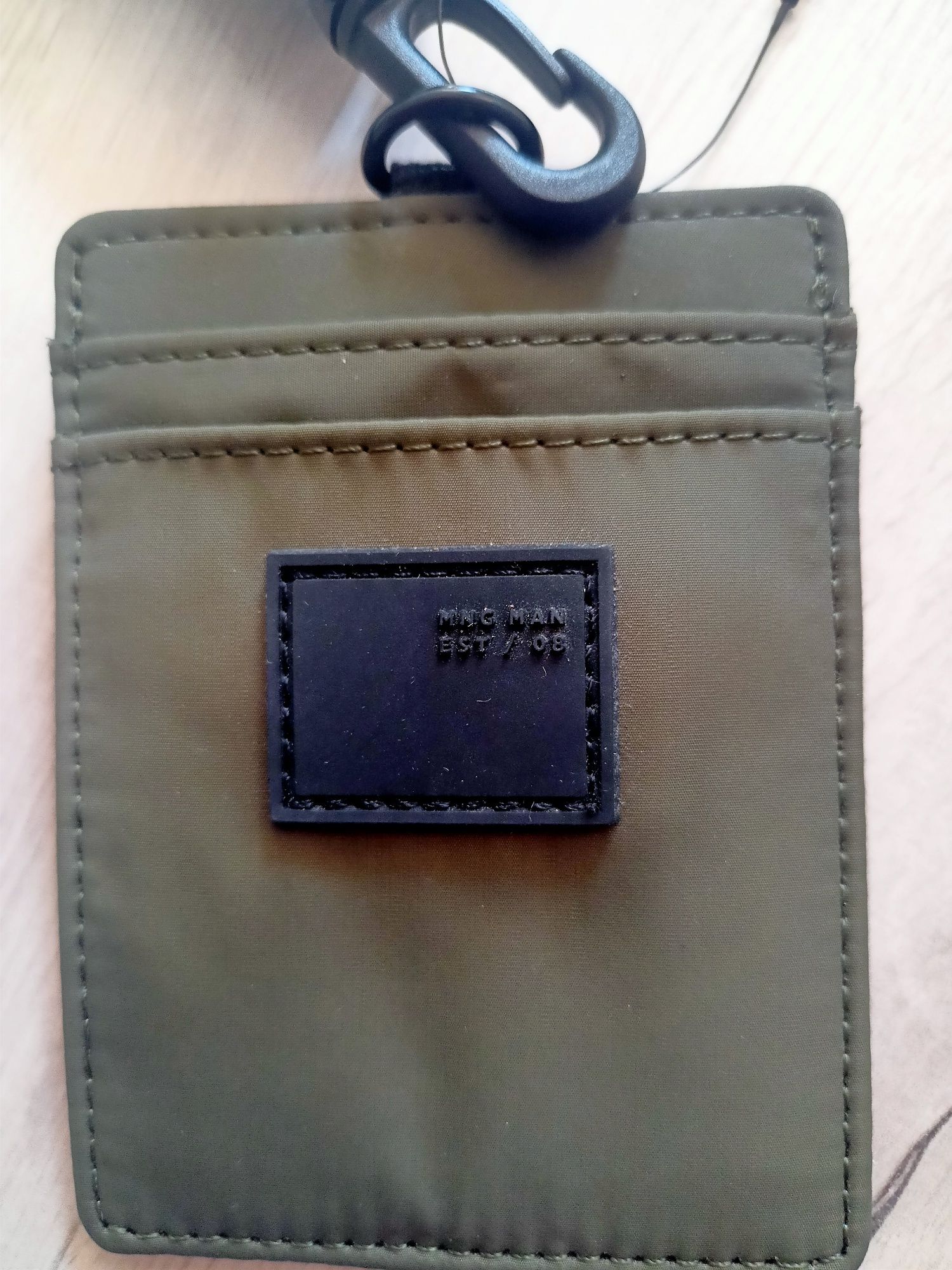 Etui na karty Mango