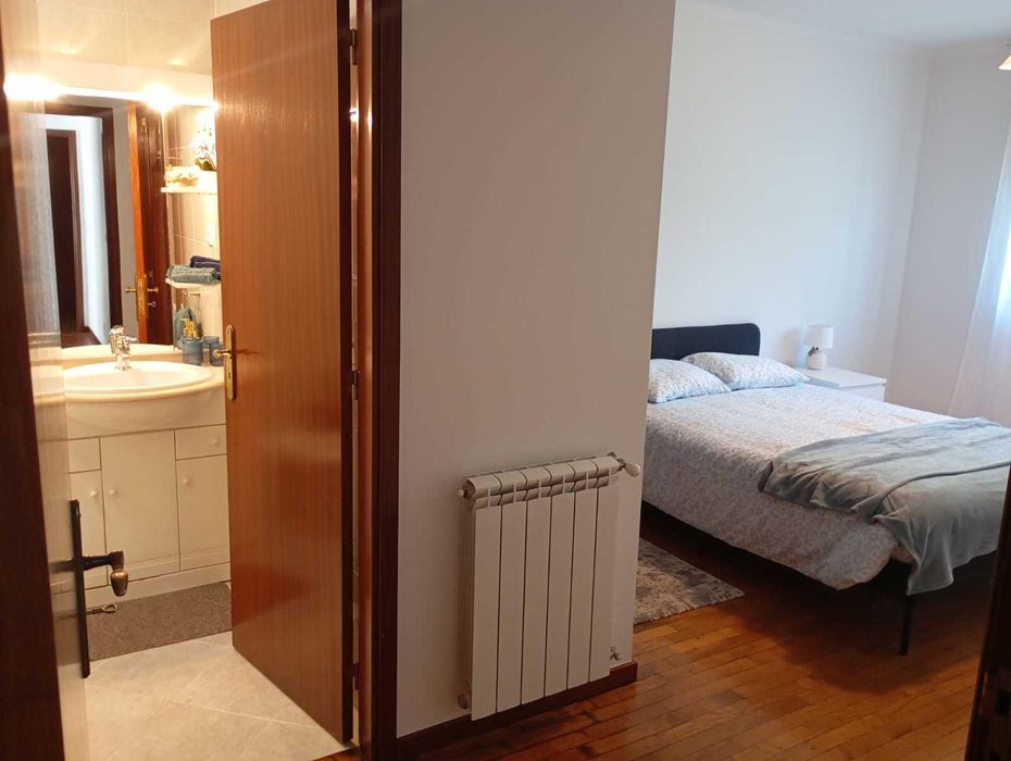 Arrendo quarto com wc privada