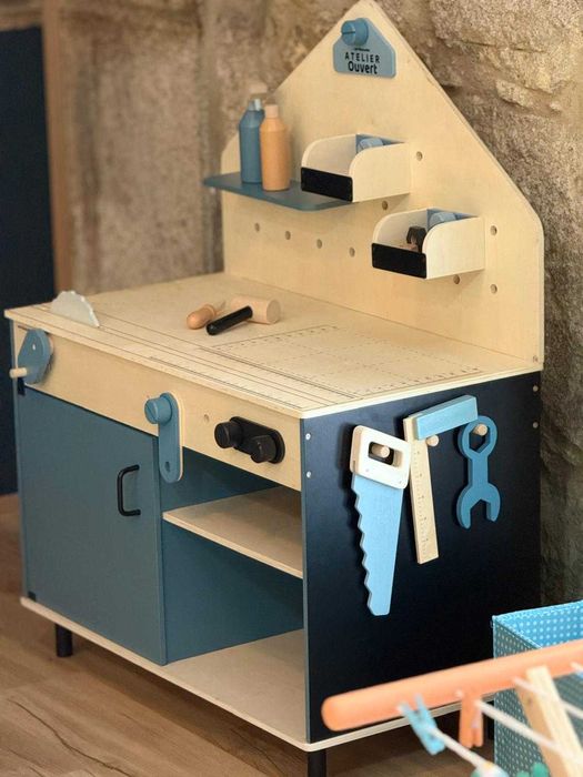 Banca de oficina com acessórios