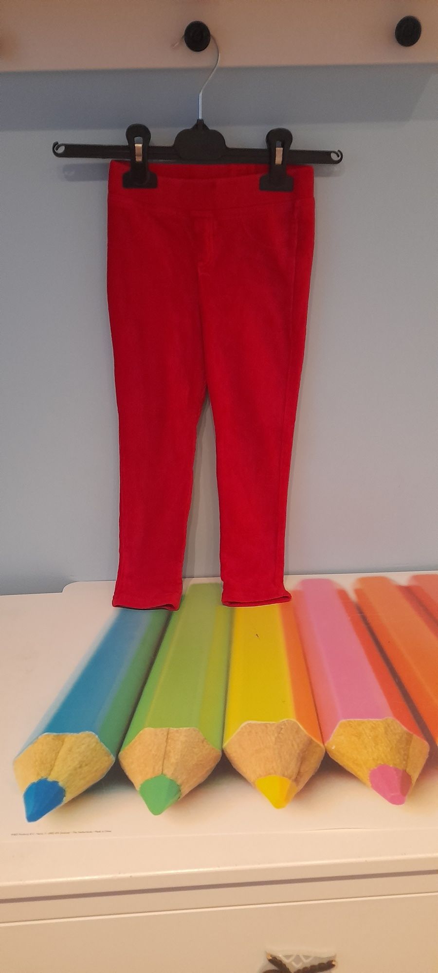 Czerwone spodnie 110 sztruksowe elastyczne