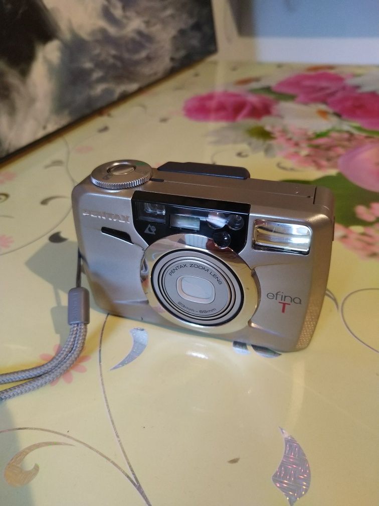 Aparat analogowy Pentax efina T
