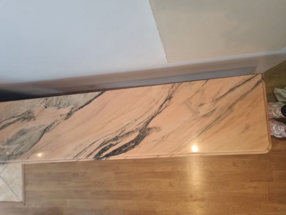 Consola / mesa de entrada em mármore rosa