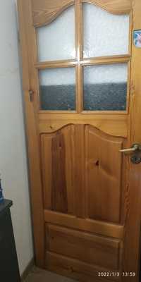 Drzwi solidne z litego drewna lakierowane