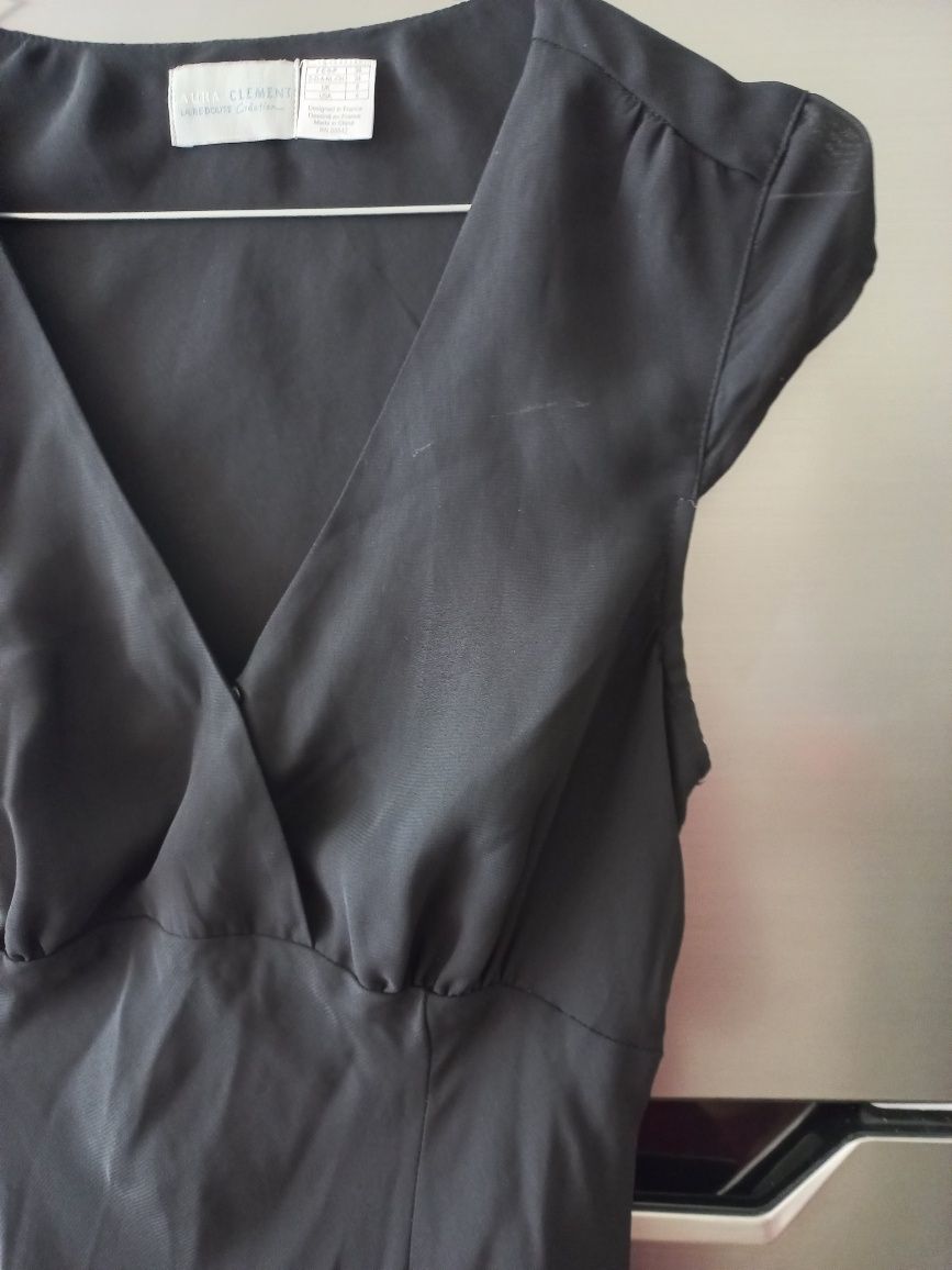 Vestido preto novo com manga curta