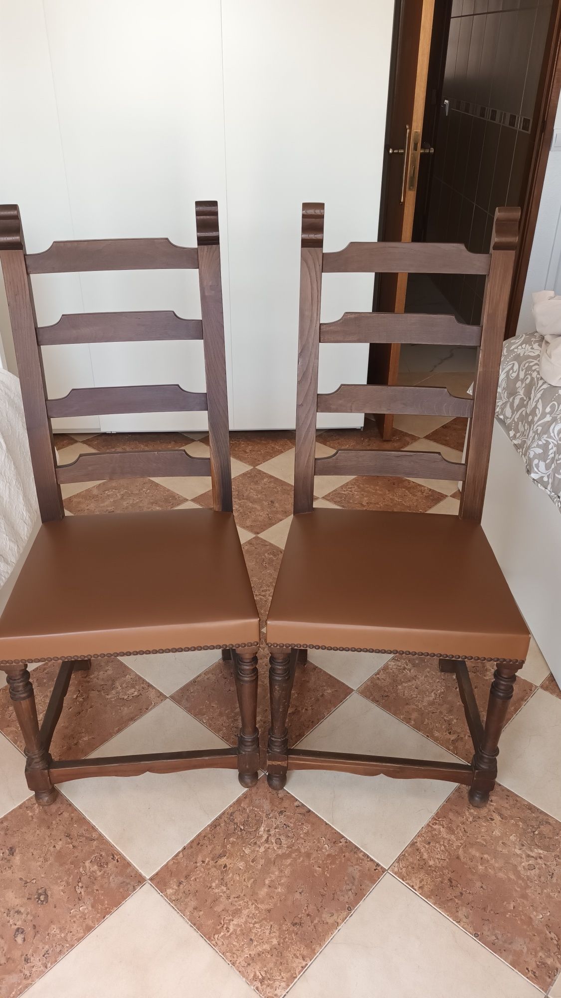 Cadeiras de sala de jantar
