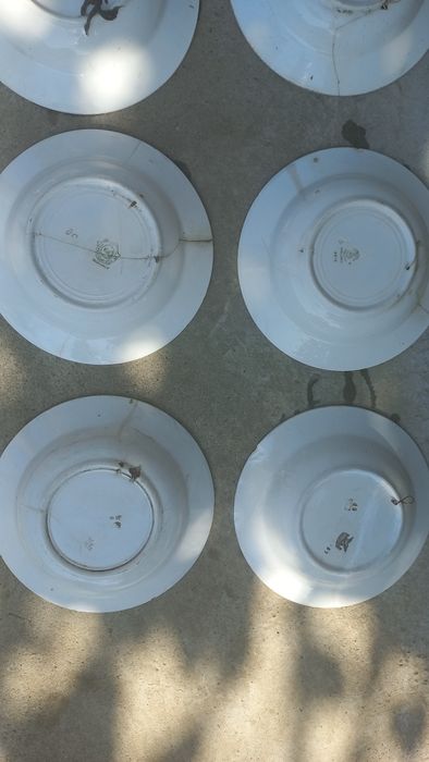 Продаються  старі тарілки.