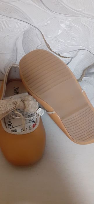 Нові туфели на дівчинку ще з біркою