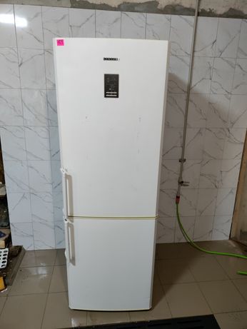 Холодильник з Європи Samsung. Холодильник NoFrost. Холодильник 180см.