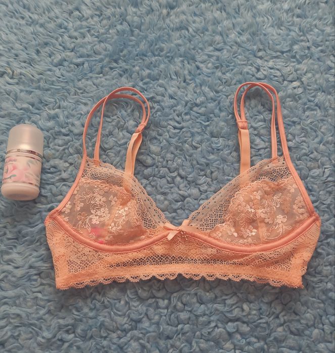 Piękny biustonosz koronkowy morelowy stanik