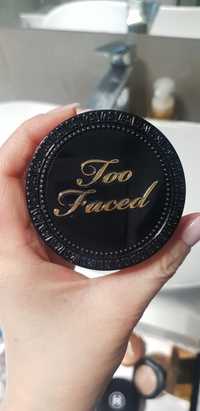 Too faced puder sypki