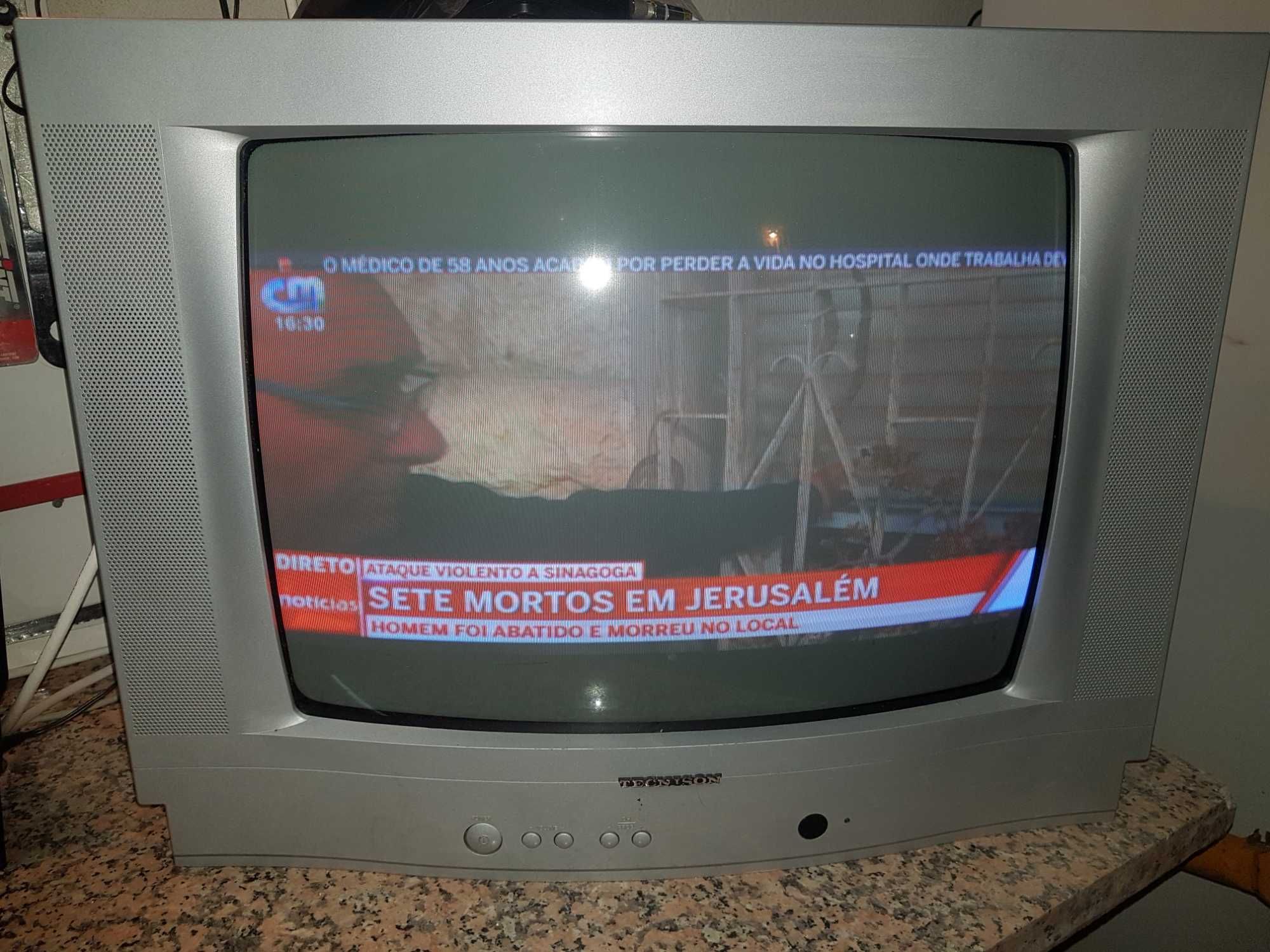 Televisão com comando