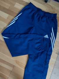 Niebieskie spodnie dresowe vintage adidas