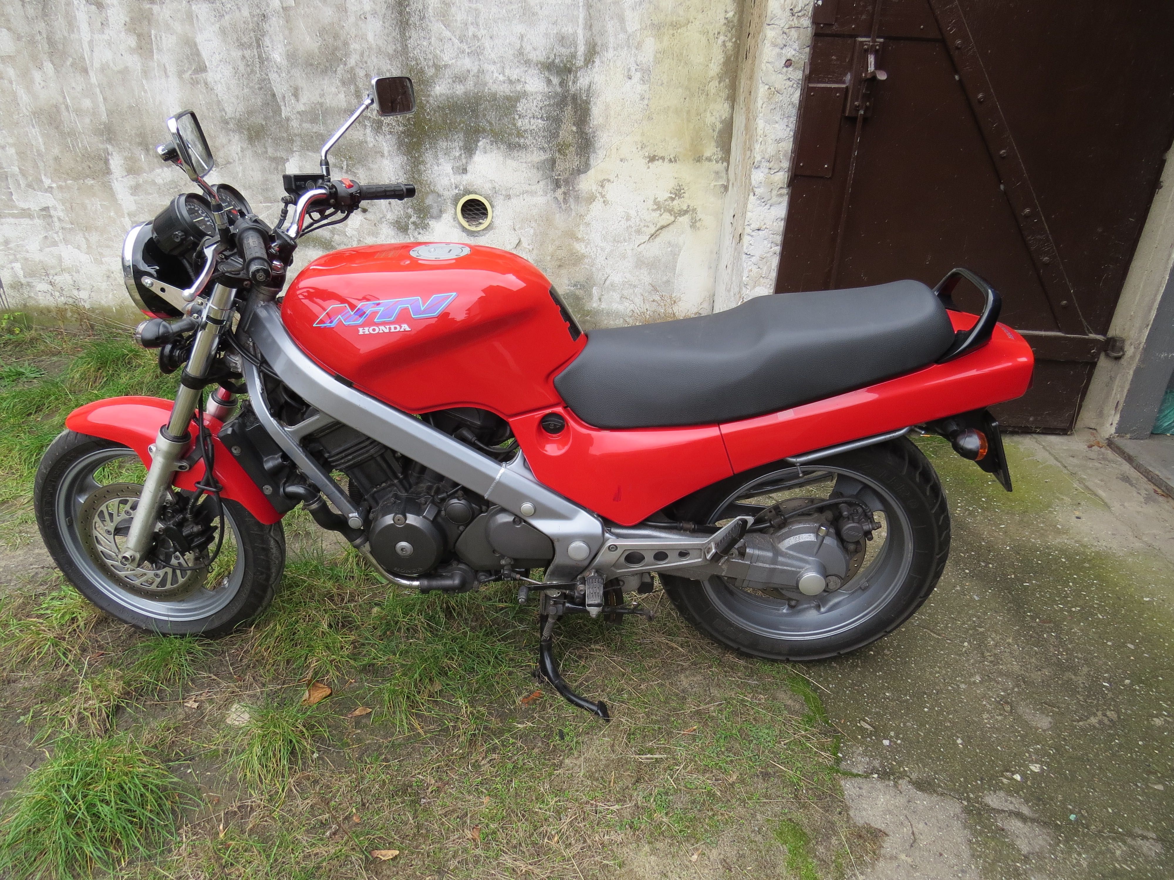 Motocykl Honda NTV 650