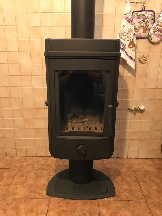 Kominek wolnostojący żeliwny INVICTA mod. P614544 - 10 kW