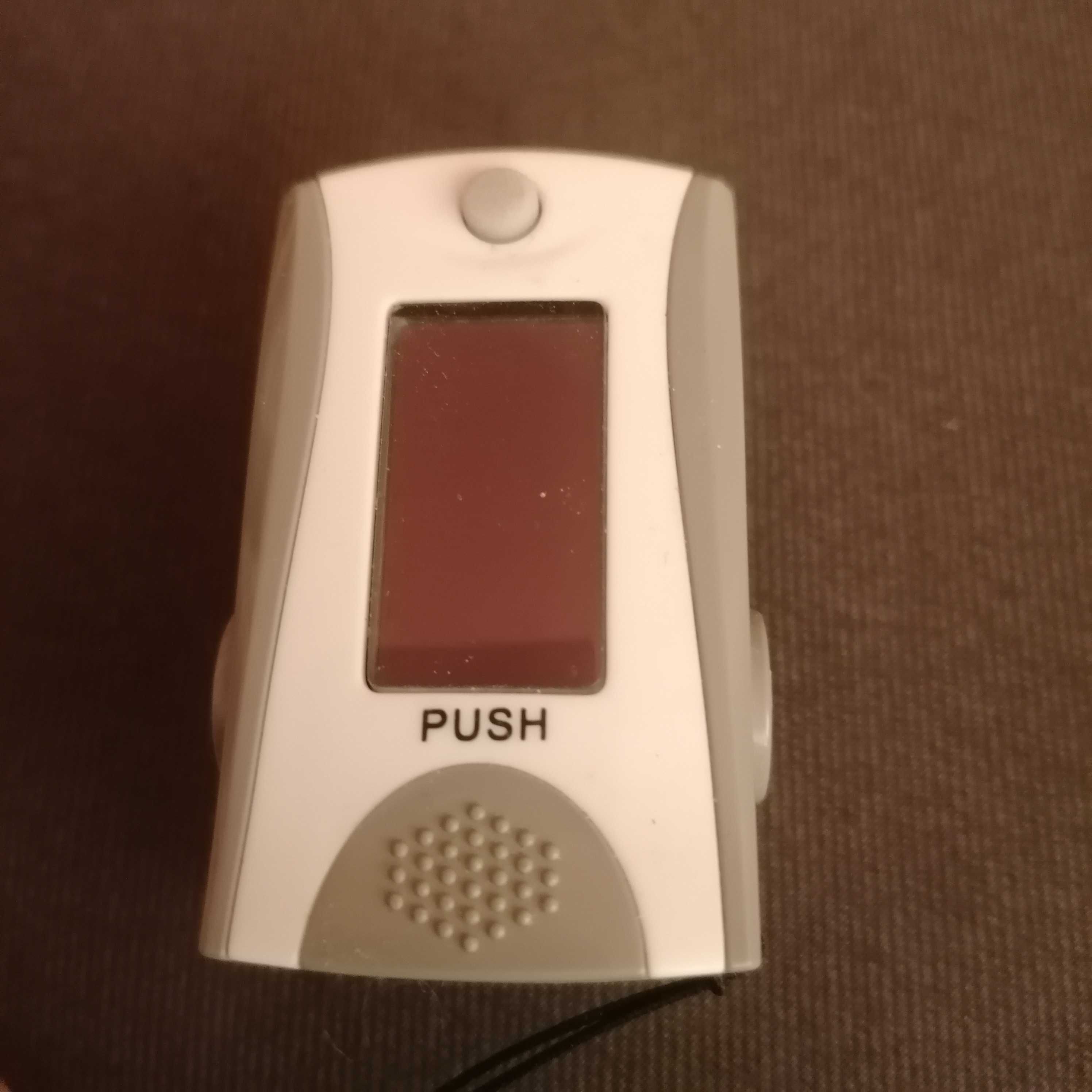 Pulsoksymetr M70 z bateriami i etui
