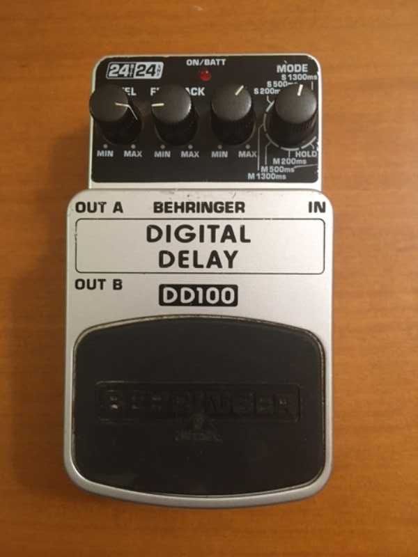 Pedal Delay / Eco stereo para guitarra ou baixo